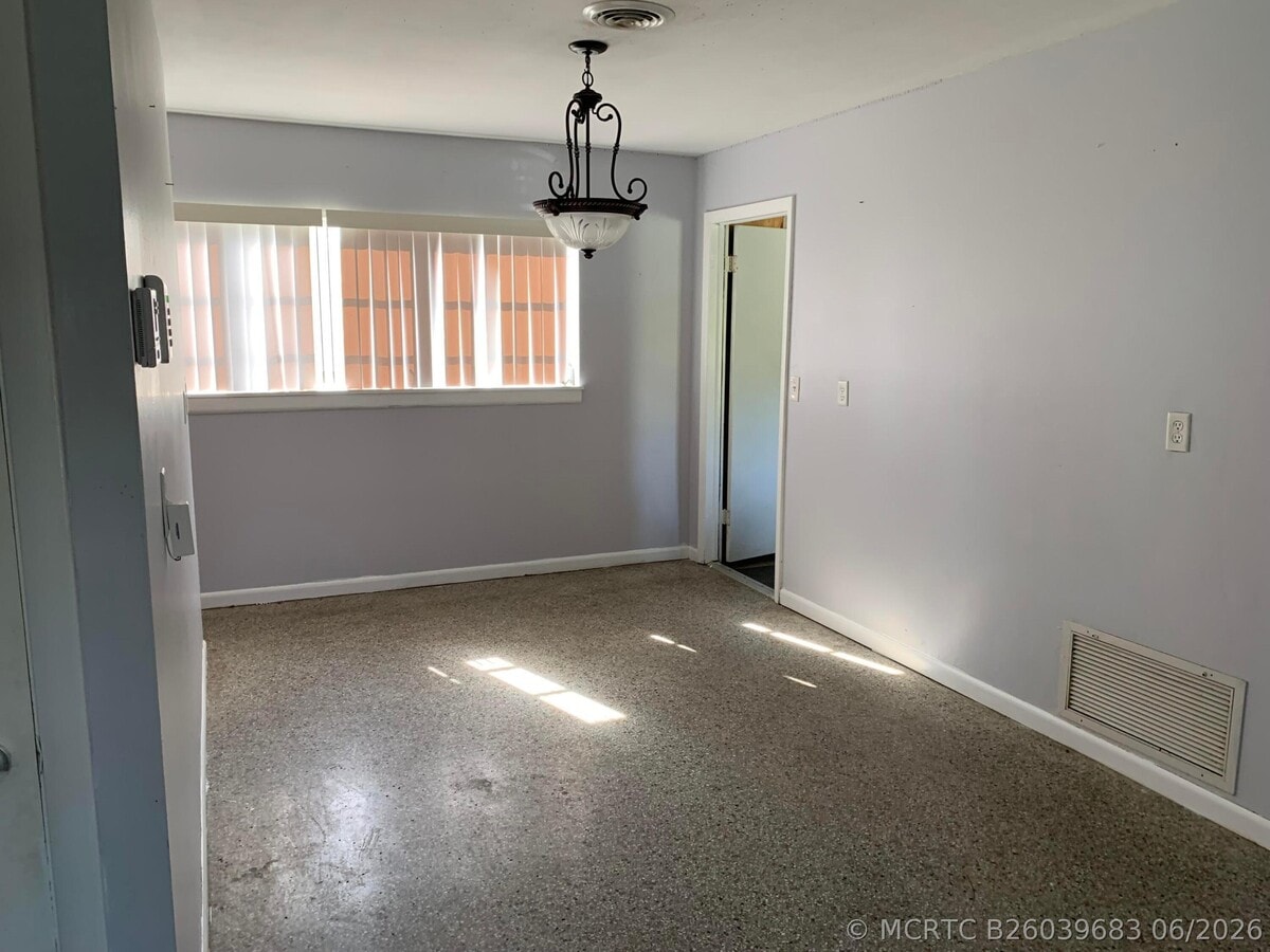 Photo - 363 Hosbine St