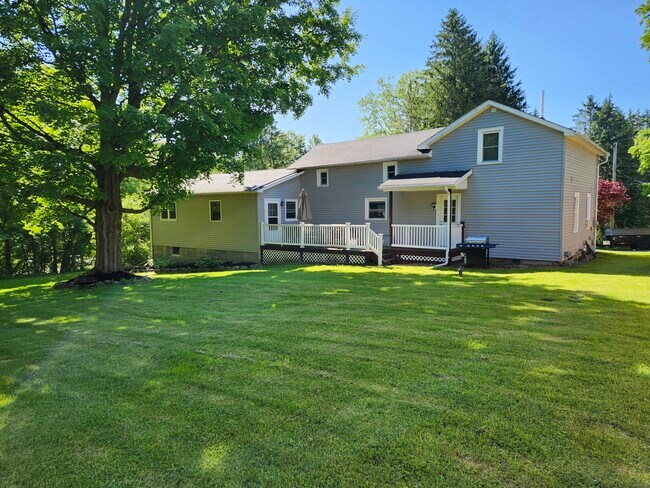 Photo - 829 Crow Hill Rd