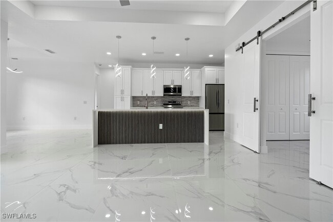 Photo - 918 Hollister Ave