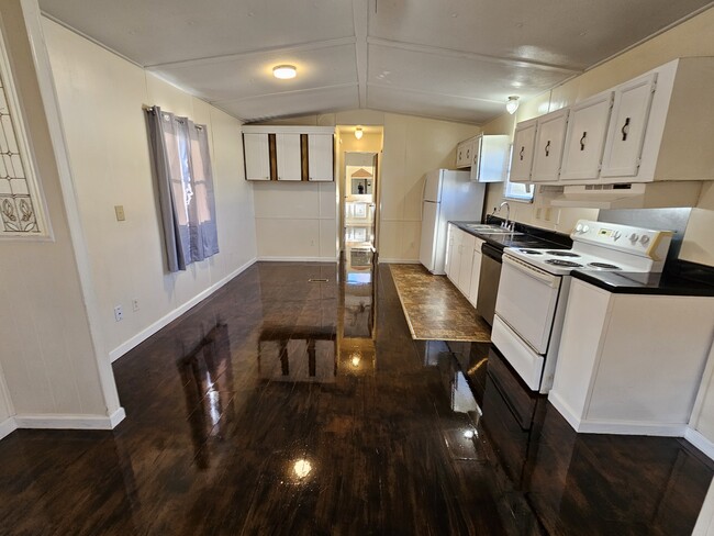 Kitchen and Dining - 607 Tater Peeler Rd