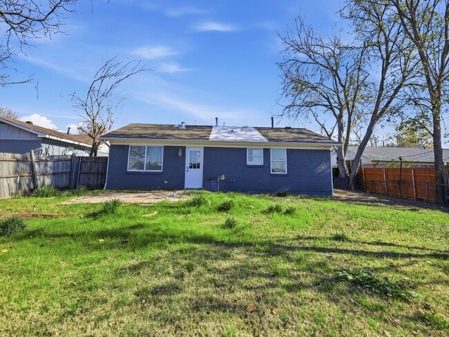 Photo - 1002 Mardi Gras Ln