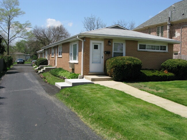 Building Photo - 214 S Westmore-Meyers Rd Rental