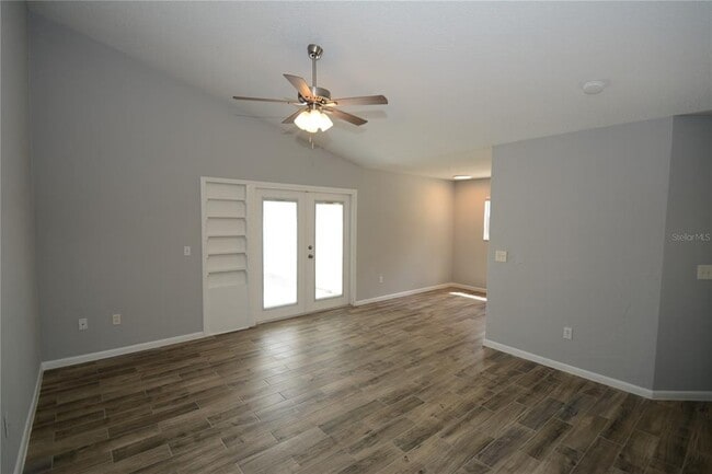 Photo - 107 Brunswick Ln