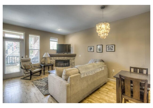 Building Photo - 1747 N Pearl St Unit #203 Rental