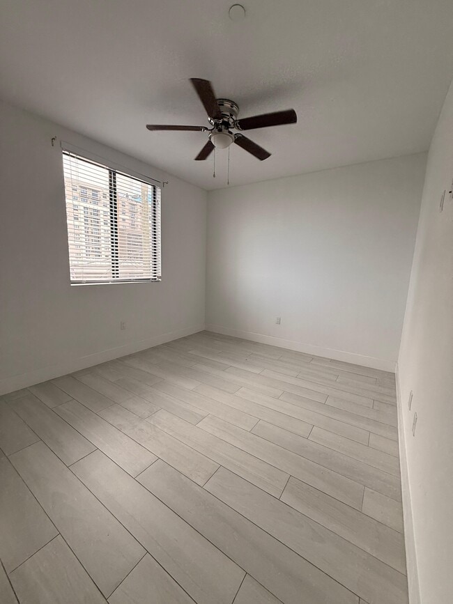 Photo - 765 E 20th St