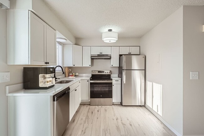 Photo - Breathtaking Renovation! Oversized 2 Bed 1... Unit 356 West Elizabeth Street