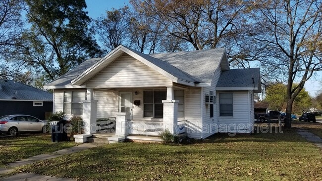 Building Photo - 400 W 17th St