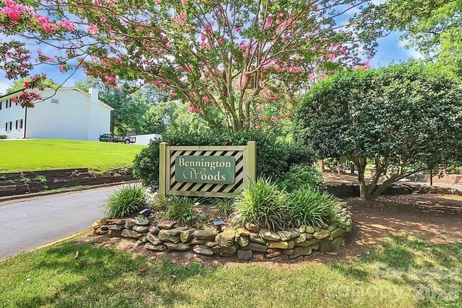 Photo - 6510 Clavell Ln Unidad B