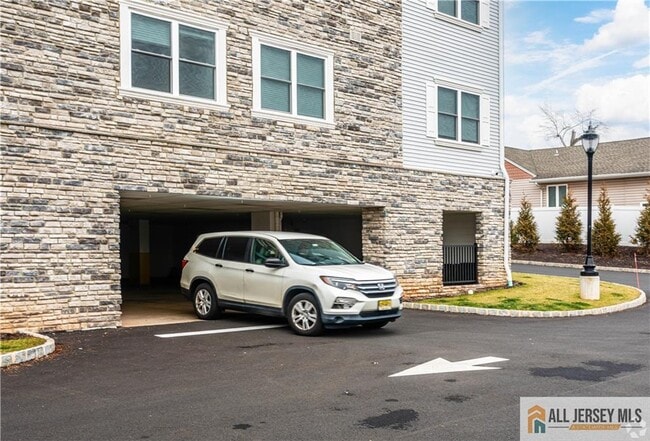 Photo - 1025 Raritan Rd