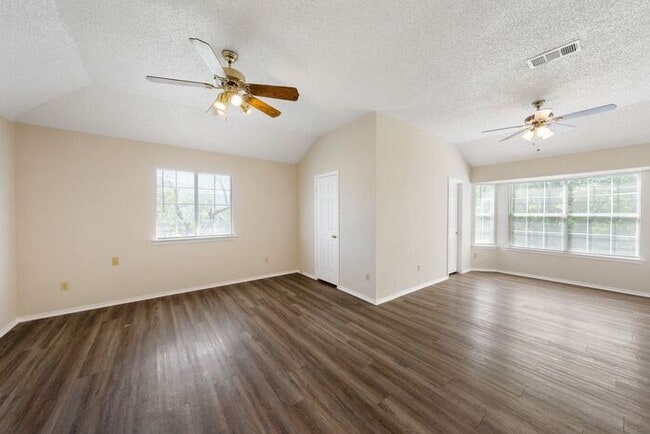 Photo - 1717 Parkfield Cove