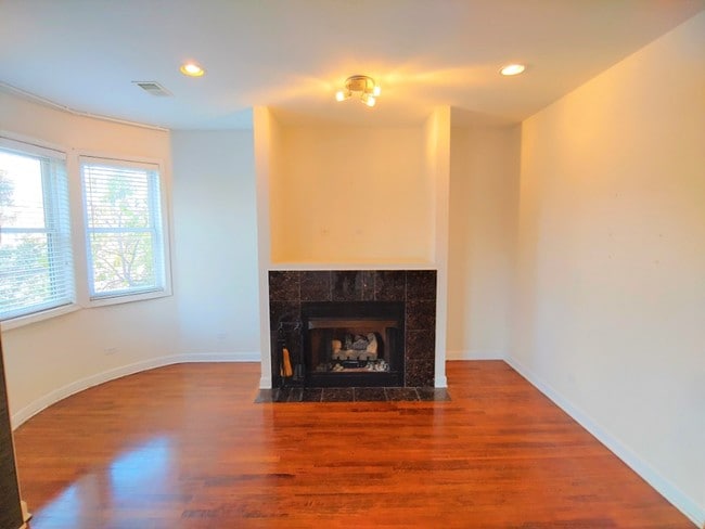 Photo - Noble Square 2b/2b Condo Rental Unit 2