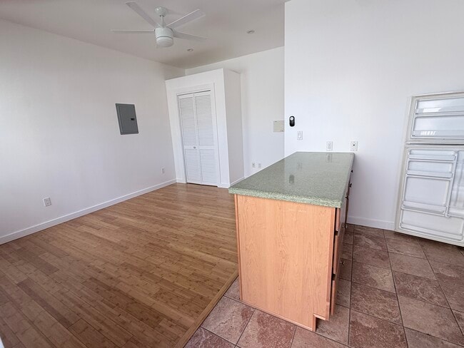 Photo - 202 Bicknell Ave Unidad 5e