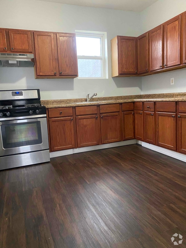 Building Photo - 922 Summer St Rental
