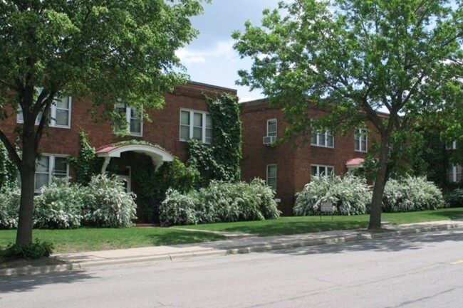 Heritage Crest 219 3rd Ave S - Heritage Crest Apartments