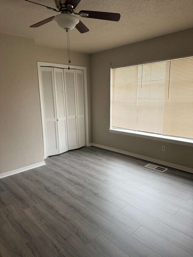 Photo - 6945 Calder Ave