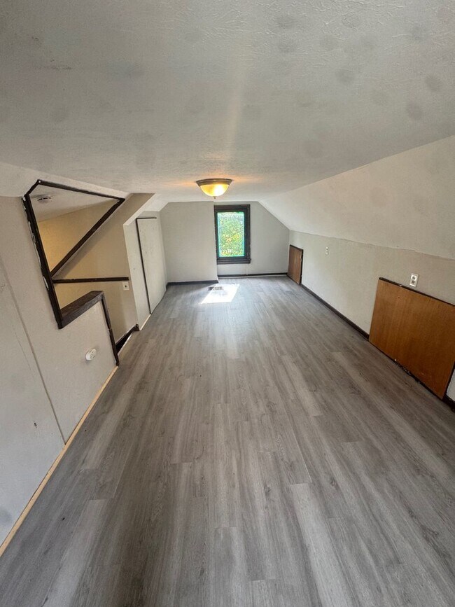 Photo - Charming 3-Bedroom Property in Prime Location (SECTION 8 VOUCHERS ACCEPTED)