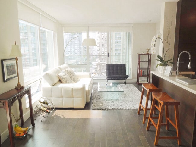 Photo - 535 Smithe St