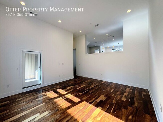 Photo - 857 N 3rd St