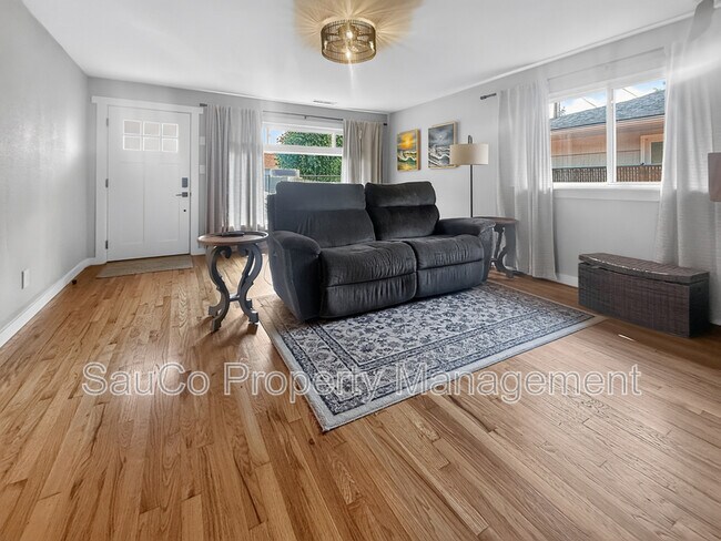 Photo - 135 Lee St