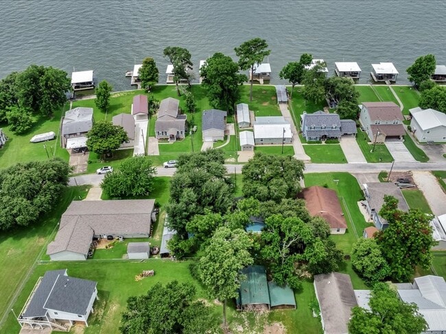 Photo - 683 Water View Dr