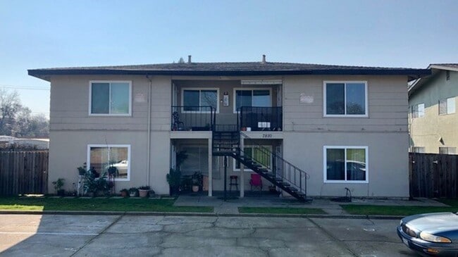 Building Photo - Remodeled Citrus Heights Four-Plex unit, 2 Bdrm, 1 Bath