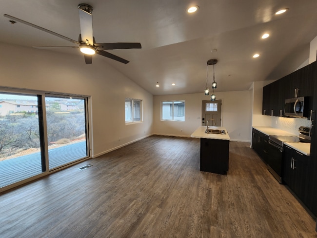 Photo - 570 Bent River Rd