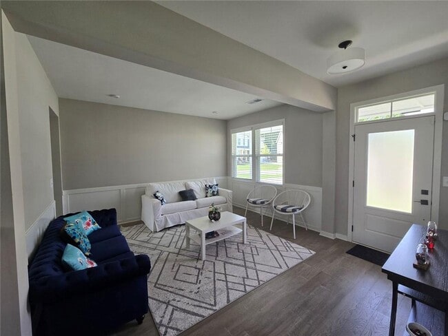 Photo - 121 Linden Ct