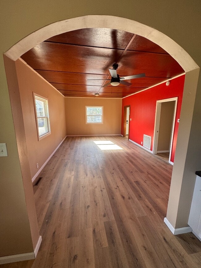 Photo - 807 N Logan St