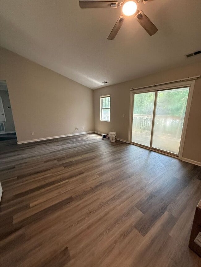 Photo - RENT SPECIAL! UPDATED MODERN UNIT! 3BR Clo...