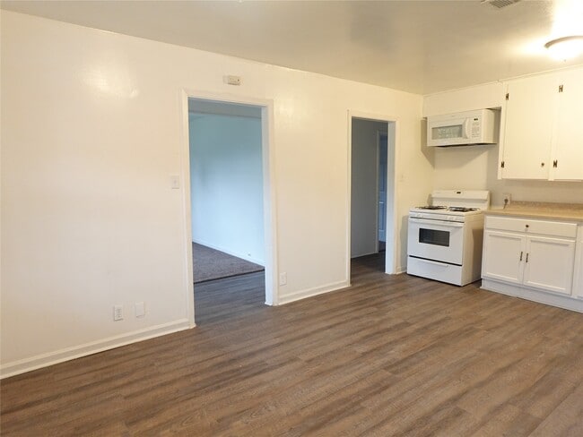 Photo - 8022 Woodlyn Rd