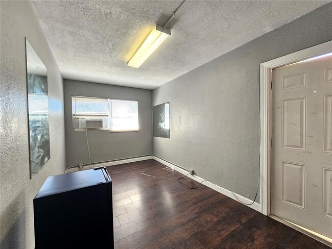 Photo - 1375 Drew St Unit 104