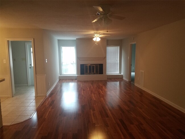 Photo - 5706 Saxon Dr