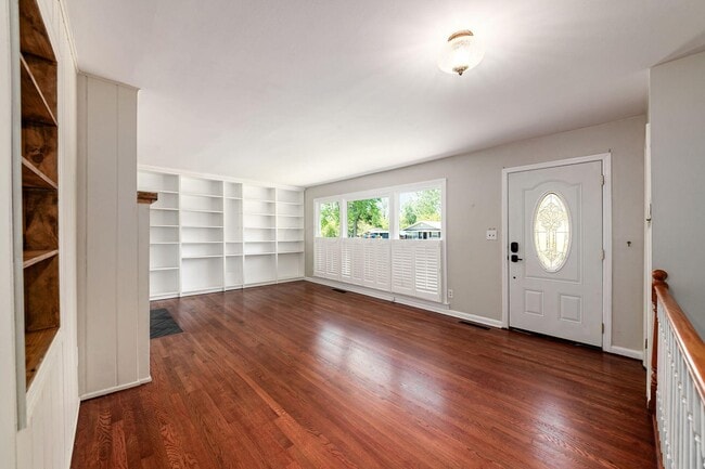 Photo - 297 E Clearview Ave