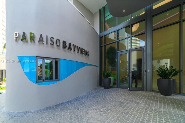 Building Photo - 501 NE 31st St Unit PH4402