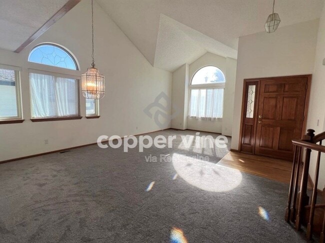 Photo - 8535 Oak Way