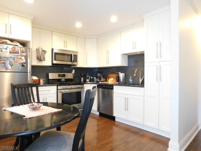 Building Photo - 176 Totowa Rd Rental