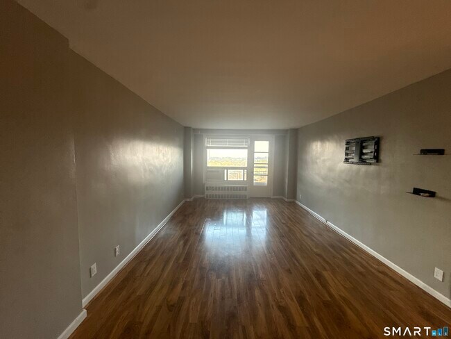 Photo - 71 Strawberry Hill Ave Unidad 1107