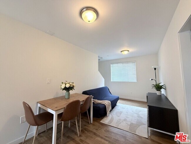 1254 W 37th Dr Unit 1256 1/2