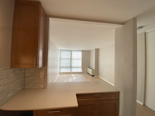 Building Photo - 1260 21st St NW Unit Newport Apartment
