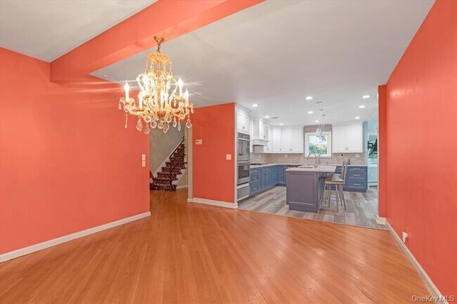 Photo - 709 Carlyle St