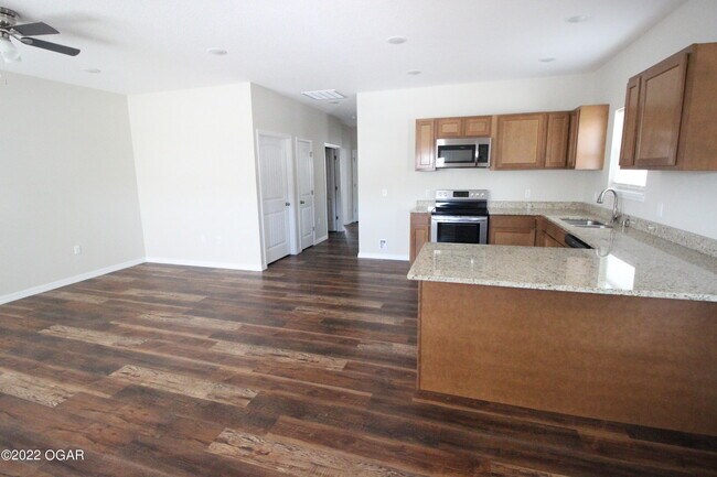 Photo - 802 Neosho Heights Cir