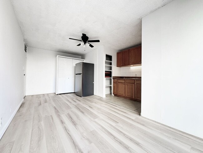 Photo - 2064-ST Unit 1