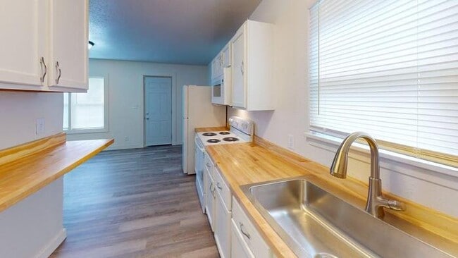 Building Photo - 906 N 9th St Rental