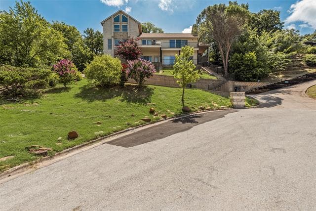 Building Photo - 1803 Old Oak Dr