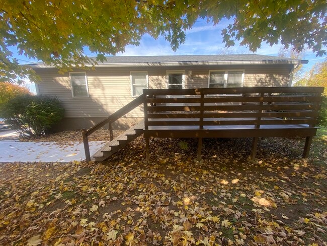 Building Photo - 1808 Mikonda Dr