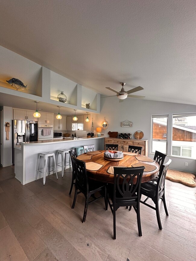 Photo - 2560 Juniper Ave