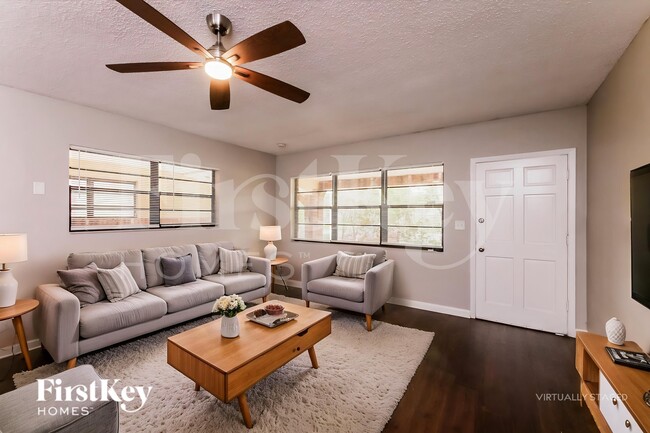 Photo - 830 E Evanston Cir