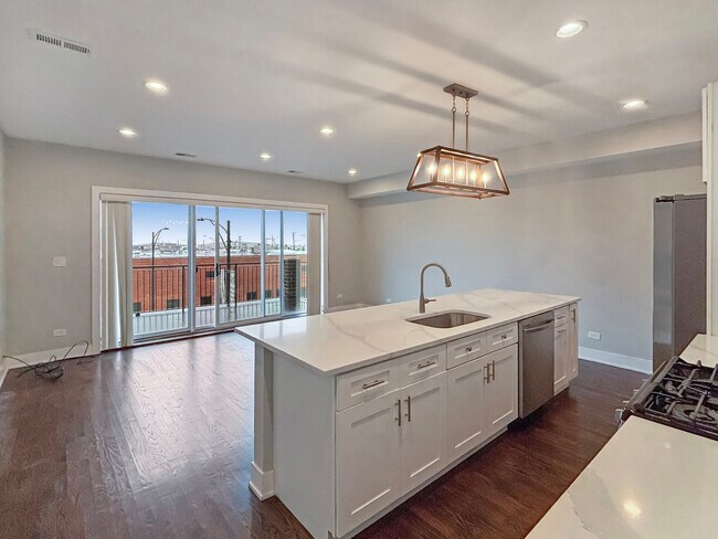 Photo - 1634 W Cermak Rd Unit 3