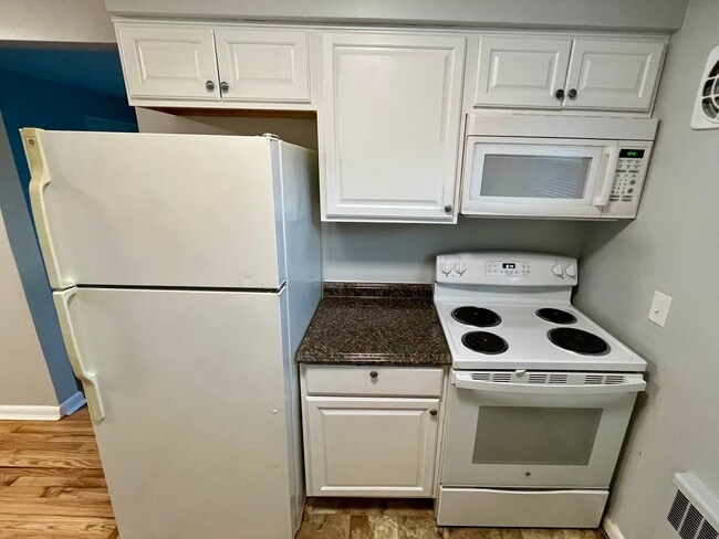 Photo - 2739 Lafeuille Ave Unidad #4