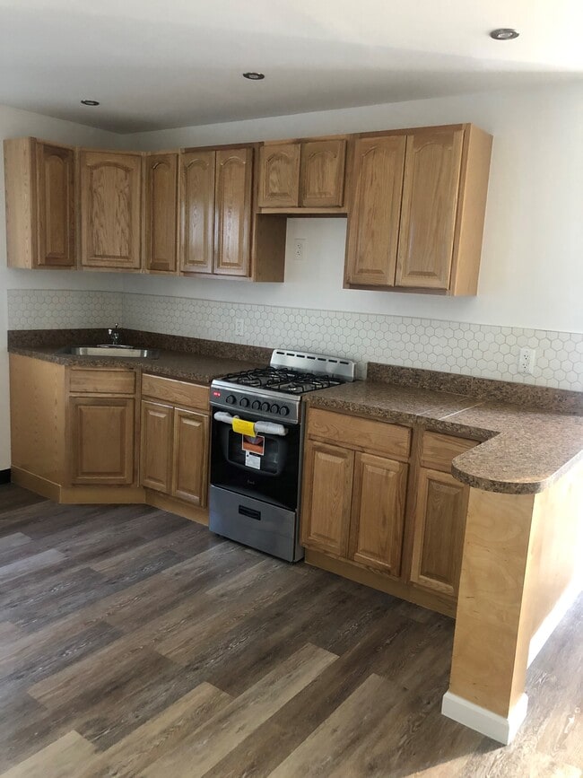 kitchen - 797 Yonkers Ave Apartments Unit 1
